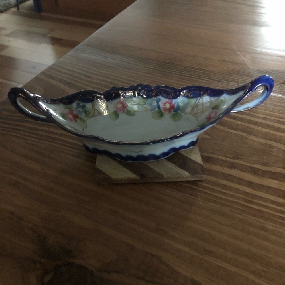 A trinket dish